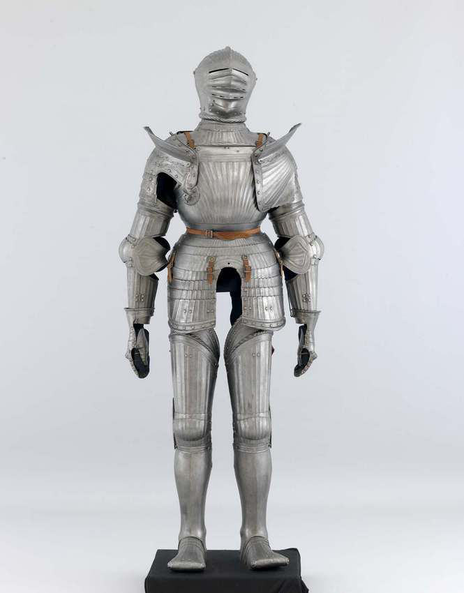 Ploščni oklep Valentina Siebenbürgerja iz nekdanje zbirke barona Hansa Kometra z dvorca Pukštajn pri Dravogradu je bil pridobljen leta 1935. Gre za najpomembnejši primerek iz Kometrove zbirke orožja, hrani ga Narodni muzej in ga je po zaslugi tedanjega direktorja Josipa Mala pridobil po zelo zapletenem sodnem procesu. Pukštajnska zbirka orožja je tedaj kot celota pripadla Narodnemu muzeju in danes tvori jedro stalne razstave orožja in bojne opreme na Metelkovi v Ljubljani.