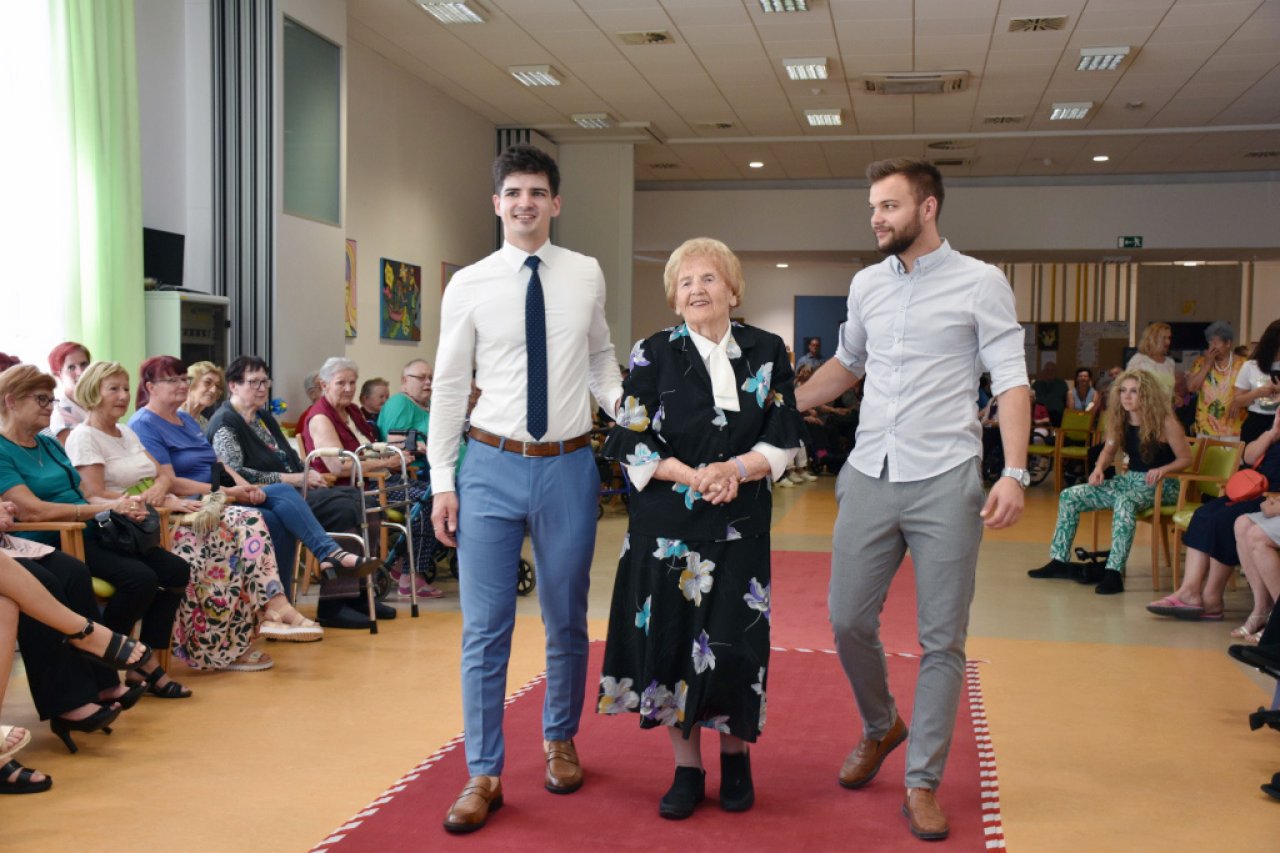 Modna revija v našem Domu