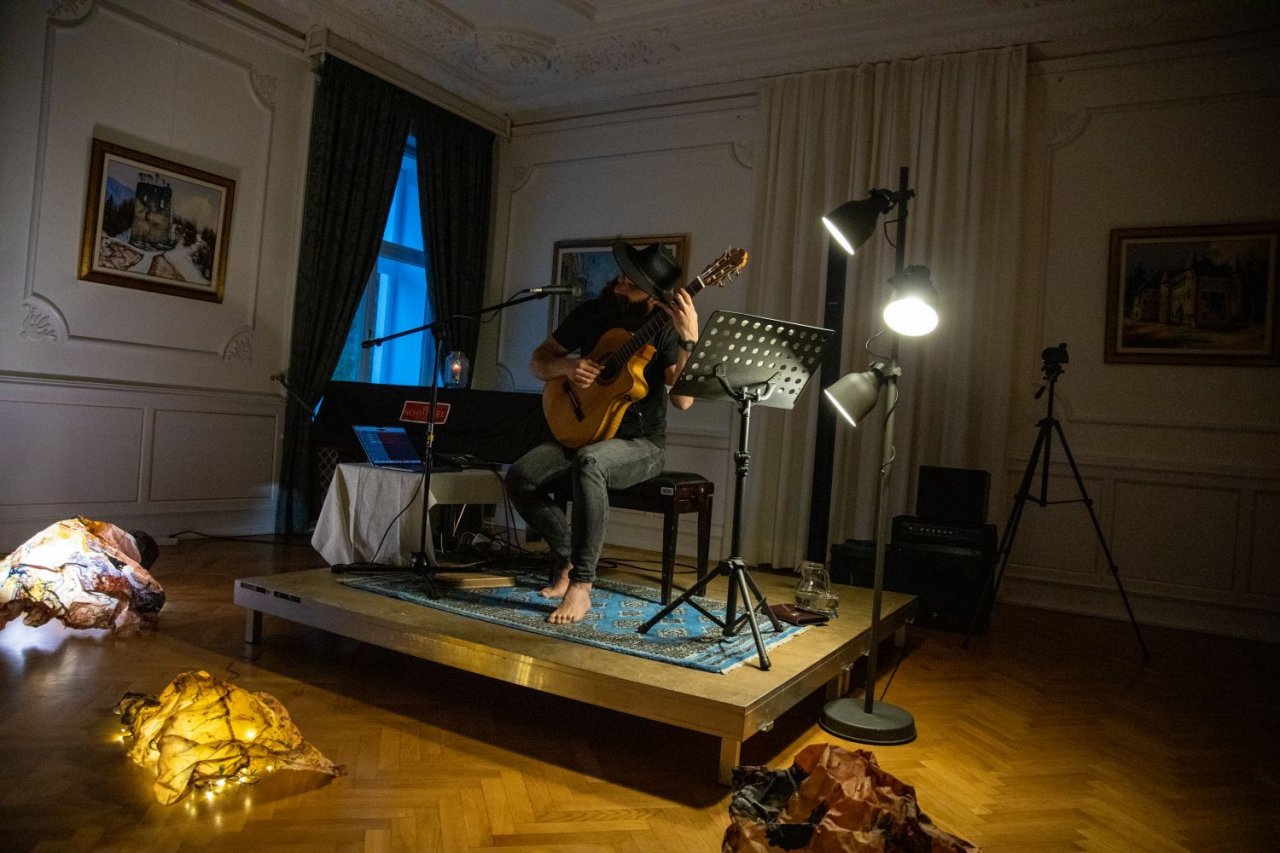 V Dvorcu Bukovje smo prisluhnili čudovitemu Večeru s kitaro nad Dravo