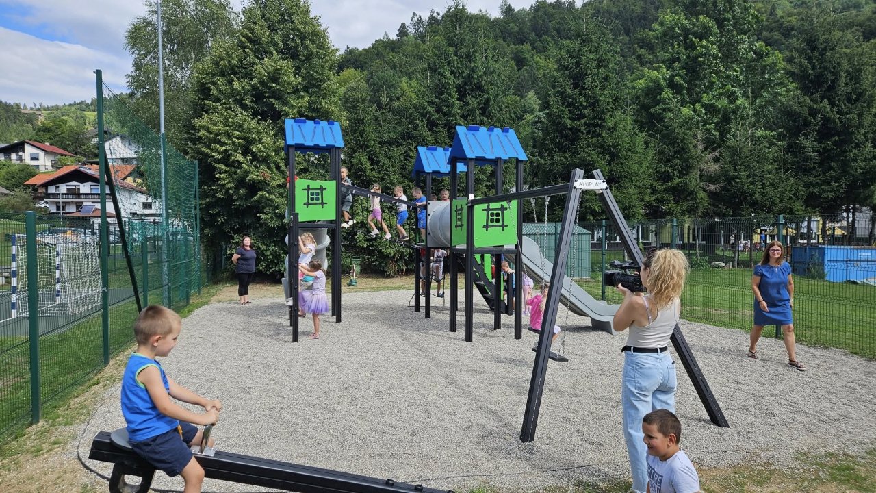Otvoritev otroških igral na Robindvoru