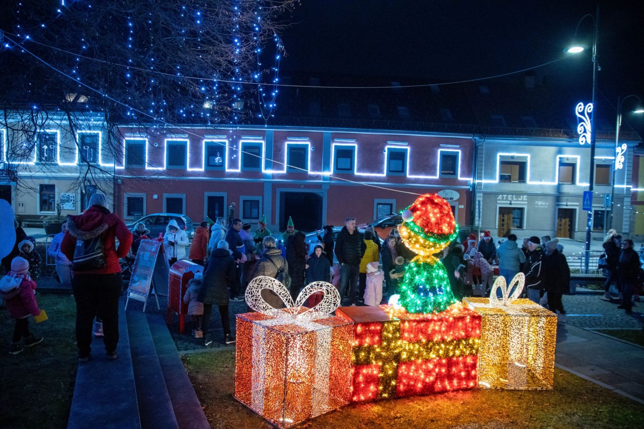 Božičkov nabiralnik tudi letos ogrel srca obiskovalcev