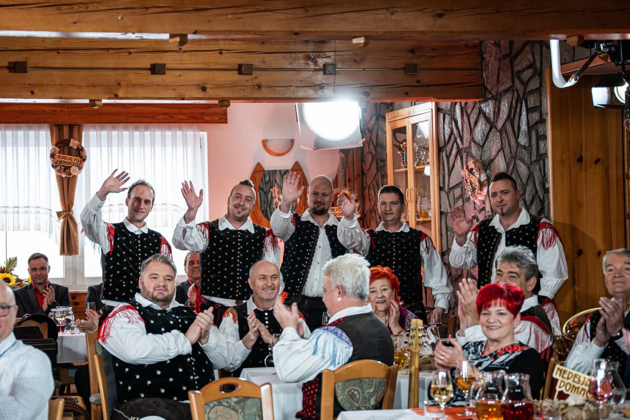 Nedelja po domače